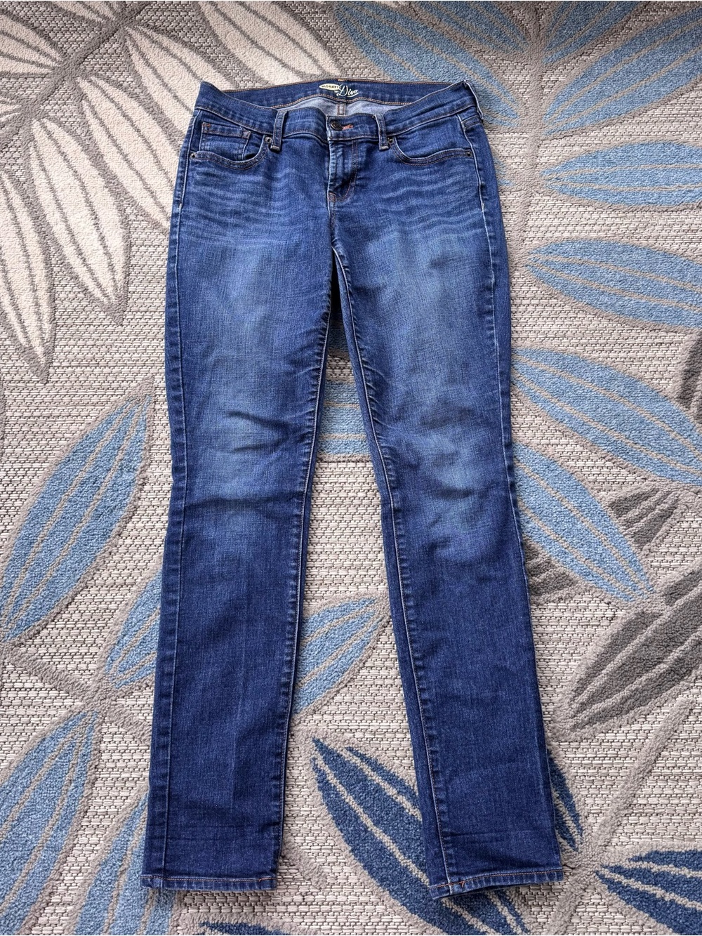 Old Navy Women’s Diva Skinny Dawn‎ Denim Jeans Size 4R Medium Wash